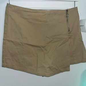 Light brown skirt with short, Cute size L